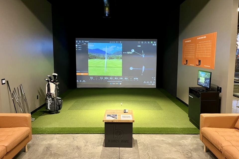 New indoor golf simulator experience coming soon to the Heights ...